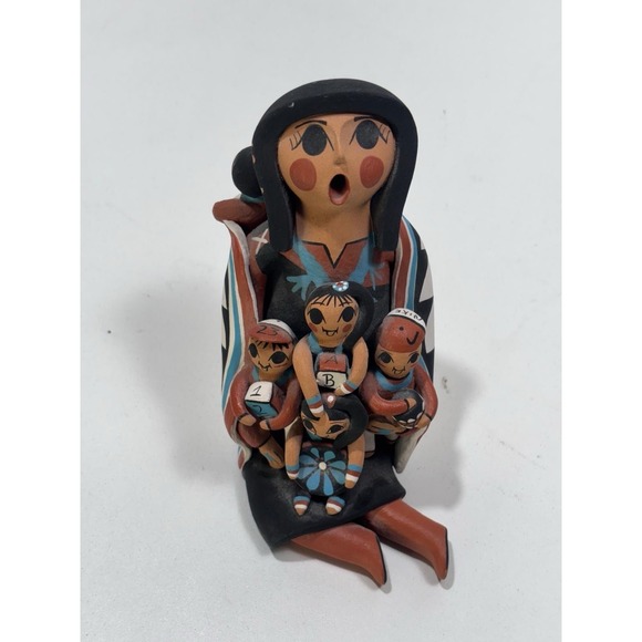V Lucero Gachupin Nat Am Jemez Pottery Storyteller Doll w/5 Children Drum Signed